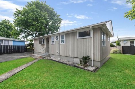 Photo of property in 13 Cooper Place, Papakura, 2110