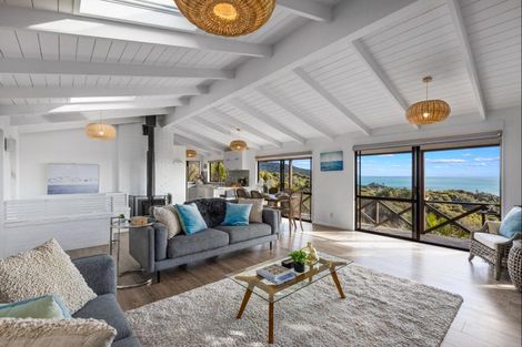 Photo of property in 22 Pendrell Road, Piha, New Lynn, 0772