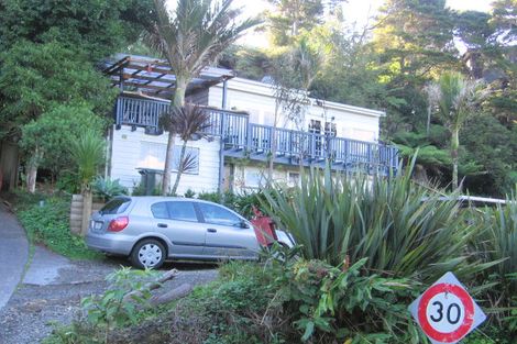 Photo of property in 41 Laingholm Drive, Laingholm, Auckland, 0604