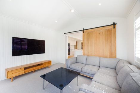 Photo of property in 48 Memorial Drive, Hokowhitu, Palmerston North, 4410