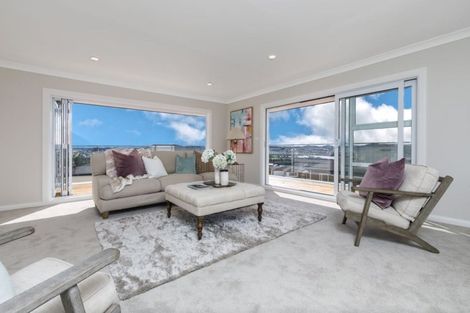 Photo of property in 10 Spyglass Street, Red Beach, 0932