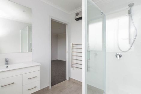 Photo of property in 35 Silicon Way, Fitzherbert, Palmerston North, 4410