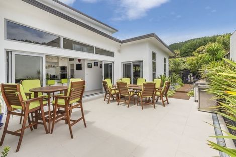 Photo of property in 5 Linacre Way, Tawa, Wellington, 5028