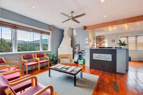 Photo of property in 2/61 Shakespeare Road, Milford, Auckland, 0620