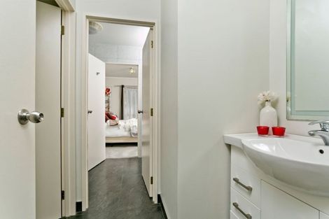 Photo of property in 4 Owl Court, Unsworth Heights, Auckland, 0632