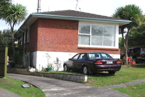 Photo of property in 19 Karo Place, Glendene, Auckland, 0602