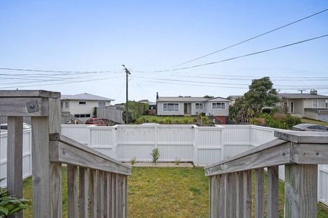 Photo of property in 3 Blenheim Place, Vogeltown, New Plymouth, 4310