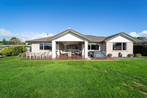 Photo of property in 21 Heta Road, Highlands Park, New Plymouth, 4312