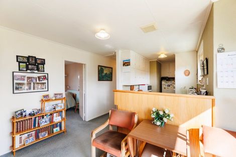 Photo of property in 8 Hau Whiti Place, Kimbolton, 4774