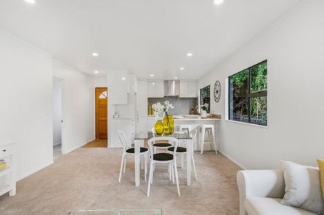 Photo of property in 2/73 Bond Crescent, Forrest Hill, Auckland, 0620