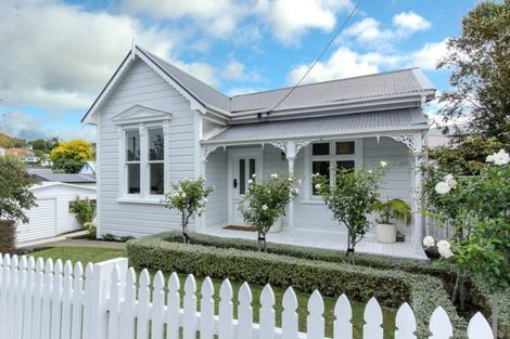 Photo of property in 36 Belt Road, Moturoa, New Plymouth, 4310