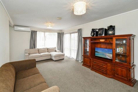 Photo of property in 20 Hyperion Drive, Randwick Park, Auckland, 2105