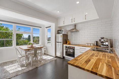 Photo of property in 174 Seaview Road, Westown, New Plymouth, 4310