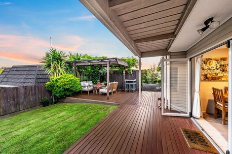 Photo of property in 112 Whangaparaoa Road, Red Beach, 0932