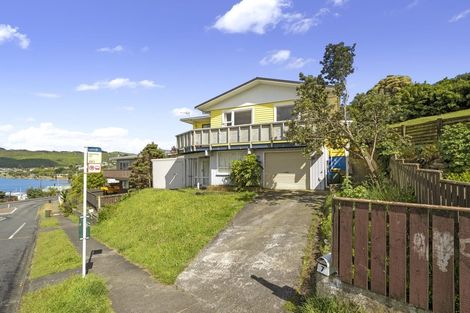 Photo of property in 7 Gloaming Hill, Titahi Bay, Porirua, 5022