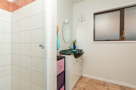 Photo of property in 29 Archibald Road, Kelston, Auckland, 0602