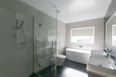 Photo of property in 69 Bordeaux Parade, Te Atatu South, Auckland, 0610