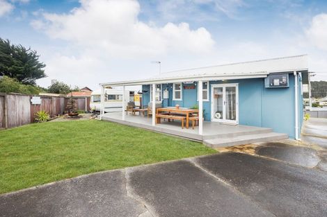 Photo of property in 10 Kent Terrace, Foxton Beach, Foxton, 4815