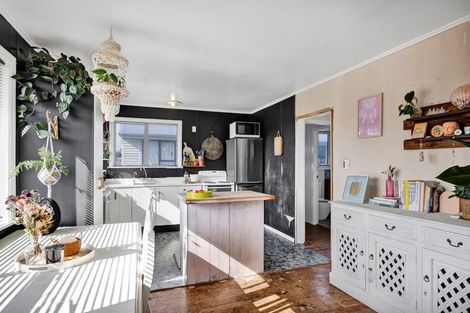 Photo of property in 15 Bone Crescent, Hawera, 4610