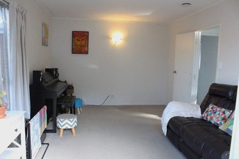 Photo of property in 2/123a Gossamer Drive, Pakuranga Heights, Auckland, 2010