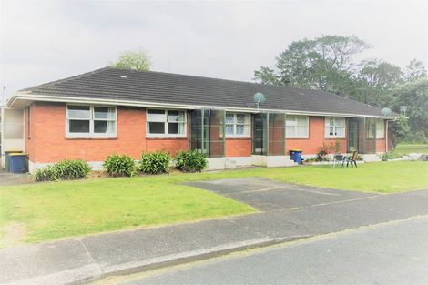 Photo of property in 4/2 Godley Road, Green Bay, Auckland, 0604