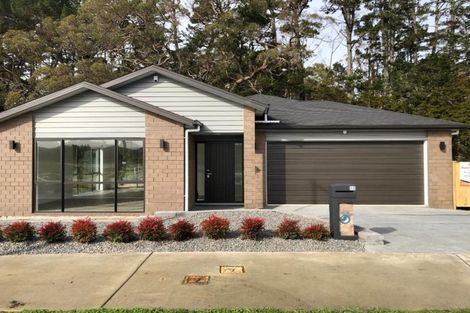 Photo of property in 30 Konoba Avenue, Kumeu, 0810