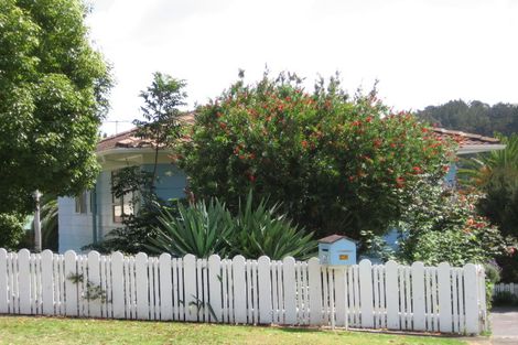 Photo of property in 16 Ranch Avenue, Beach Haven, Auckland, 0626