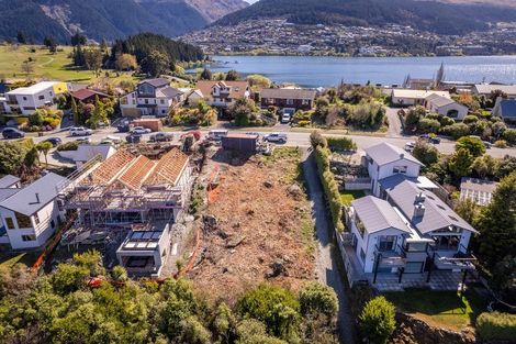Photo of property in 64 Cedar Drive, Kelvin Heights, Queenstown, 9300