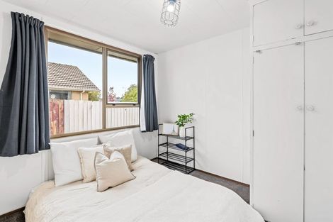 Photo of property in 8a Queenspark Drive, Parklands, Christchurch, 8083