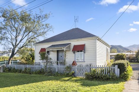 Photo of property in 38 Daniell Street, Featherston, 5710
