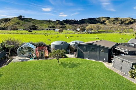 Photo of property in 18 Karaka Road, Kawakawa Bay, Papakura, 2585