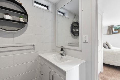 Photo of property in 6 Winstone Place, Highlands Park, New Plymouth, 4312