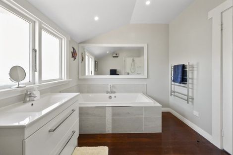 Photo of property in 370 Bay View Road, Saint Clair, Dunedin, 9012