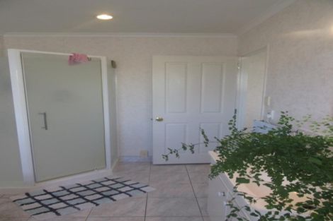 Photo of property in 31 Ray Small Drive, Papakura, 2110