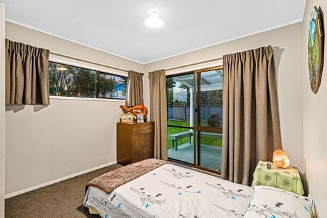 Photo of property in 12 Peterhouse Place, West Harbour, Auckland, 0618