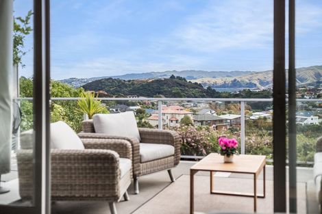 Photo of property in 10 Madeira Close, Whitby, Porirua, 5024