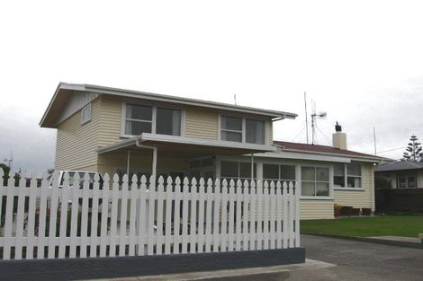 Photo of property in 12 Tararua Terrace, Cloverlea, Palmerston North, 4412