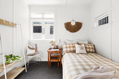 Photo of property in 44 Faraday Street, Hospital Hill, Napier, 4110