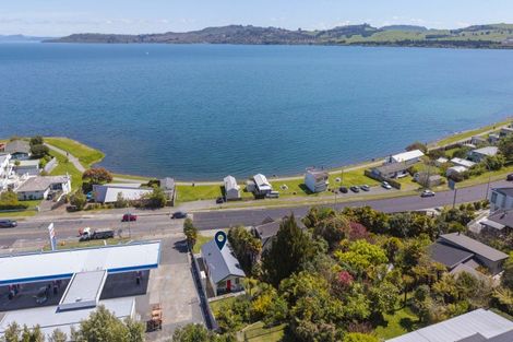Photo of property in 1/202 Lake Terrace, Waipahihi, Taupo, 3330