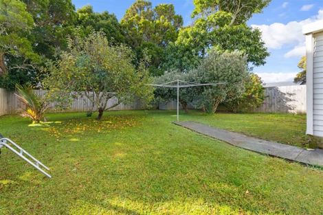 Photo of property in 17 Albert Road, Kelston, Auckland, 0602