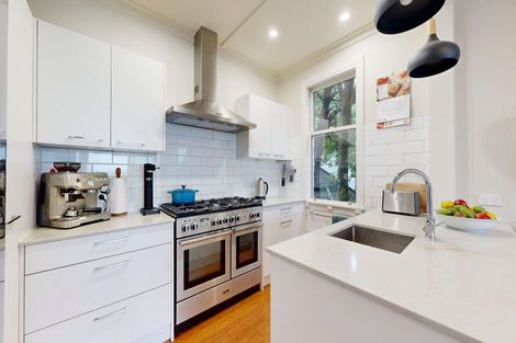 Photo of property in 55 Palliser Road, Roseneath, Wellington, 6011