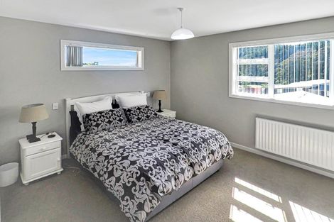 Photo of property in 47a Banks Boulevard, Whitby, Porirua, 5024