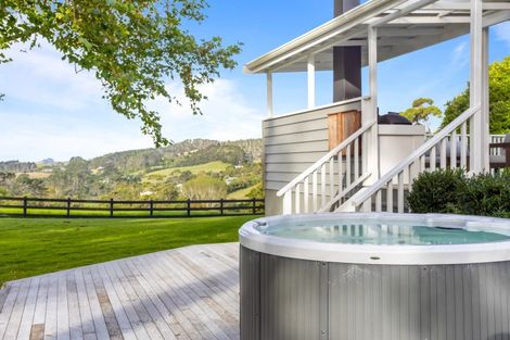 Photo of property in 376 Taiapa Road, Muriwai, Waimauku, 0881