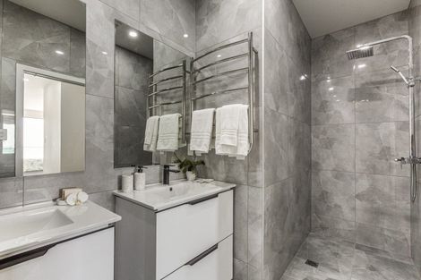 Photo of property in 8a Crispe Road, Clarks Beach, 2122