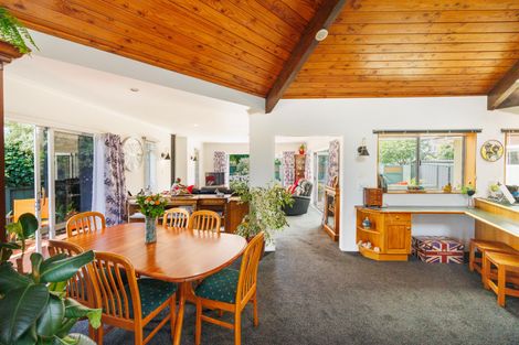 Photo of property in 23 Chilton Grove, Hokowhitu, Palmerston North, 4410