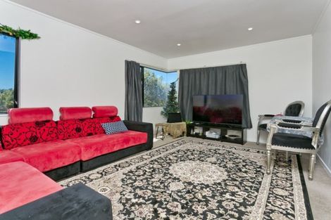 Photo of property in 10 Camilla Grove, Totara Vale, Auckland, 0629