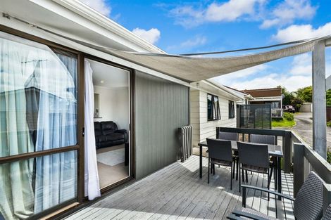 Photo of property in 2/8 Dalmatia Place, Henderson, Auckland, 0612