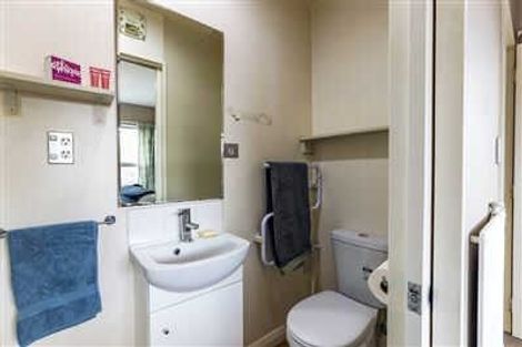 Photo of property in 8a Broadbent Street, Riccarton, Christchurch, 8041