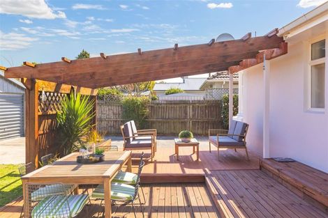 Photo of property in 16 Bethel Crescent, Bishopdale, Christchurch, 8053