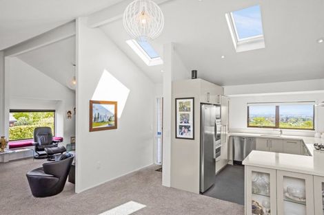 Photo of property in 37 Hikanui Drive, Havelock North, 4130